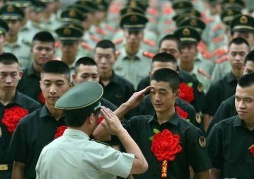 给退伍军人颁发的“光荣牌”到底有多贵看看材质就知道了