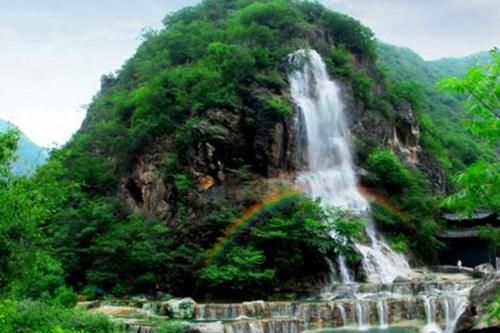 河南人少景美的旅游地，云雾缭绕，犹如一幅幅迷人的画卷