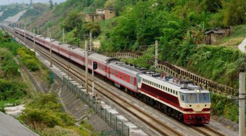 “最慢”火车：全程票价11.5元，没有空调，40年来基本没变