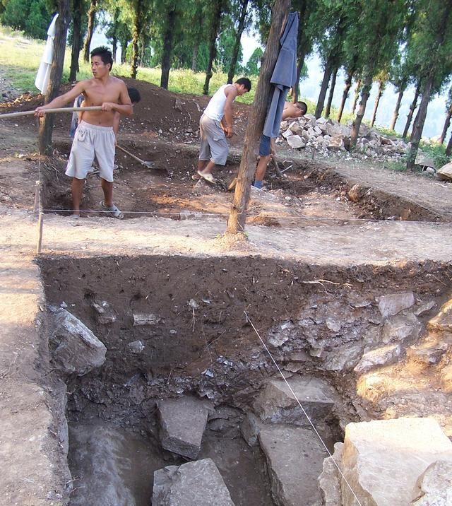 走进芒砀山“汉代礼制建筑基址”探寻当年发掘现场