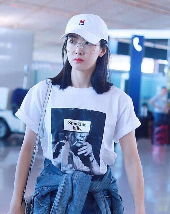 女星爱戴白帽子：赵丽颖太普通，baby真心美，最潮的还是热巴！