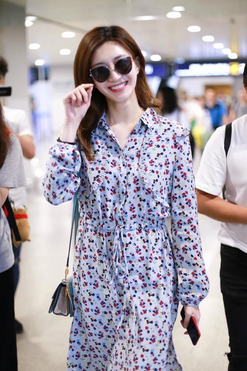 真佩服江疏影，居然把“村姑裙”穿得如此好看，换个人肯定丑哭了