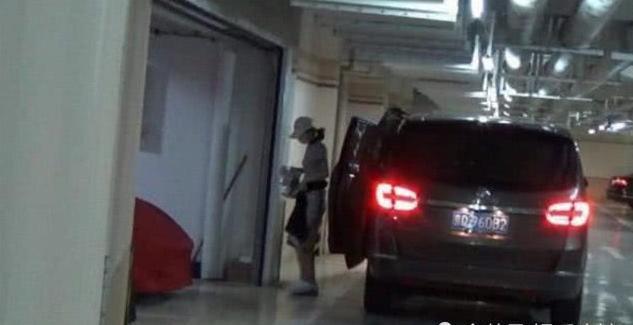 卓伟：赵丽颖怀孕！因不足3月暂未宣布，一首打油诗暗指生父！