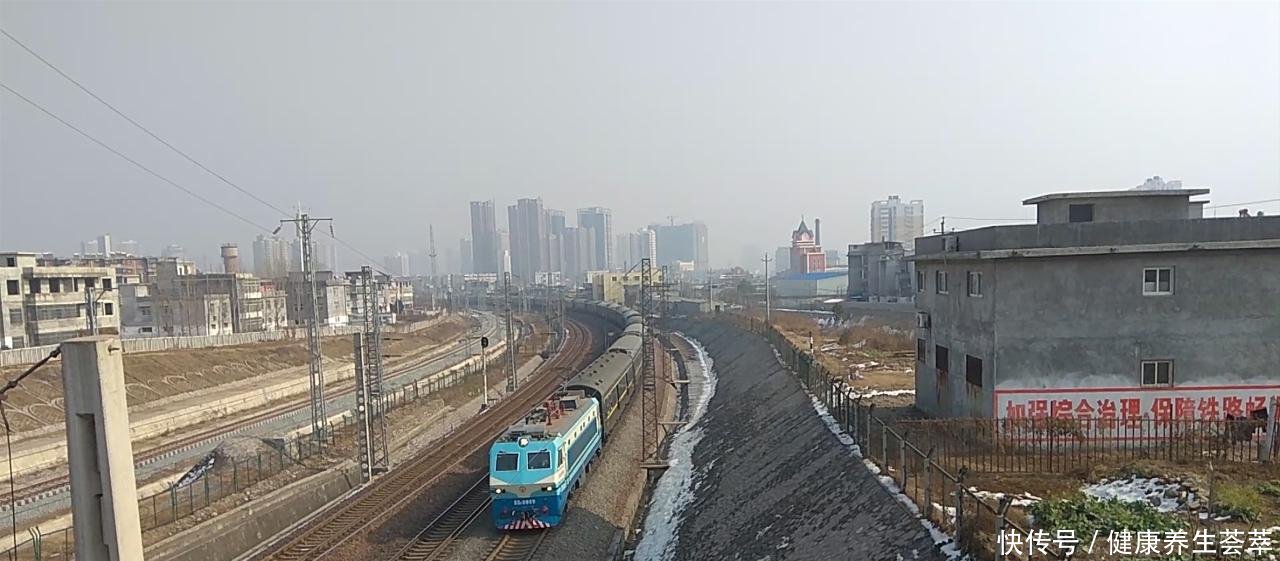  高铁@如果把高铁动车放到普通轨道上, 能跑多快 今天涨知识了