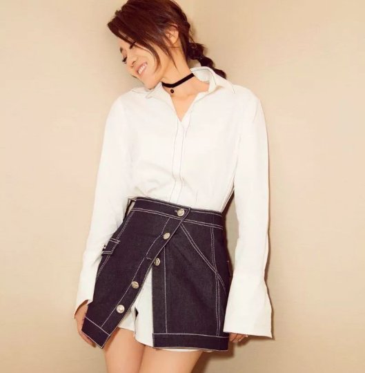 裙子里别再穿安全裤了，这才是时尚圈最新穿法!