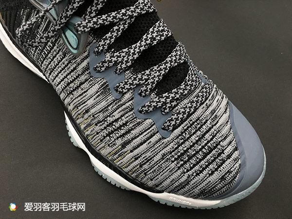 “潮”出天际！李宁Ranger“变色龙”2.0测评