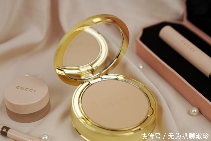 「复古」首推粉饼!GUCCI Beauty全新彩妆,超美复古粉金包装