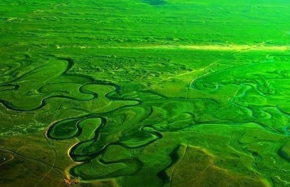  河漫滩@最窄的河流，最窄的地方只有几厘米宽！网友：为什么不是