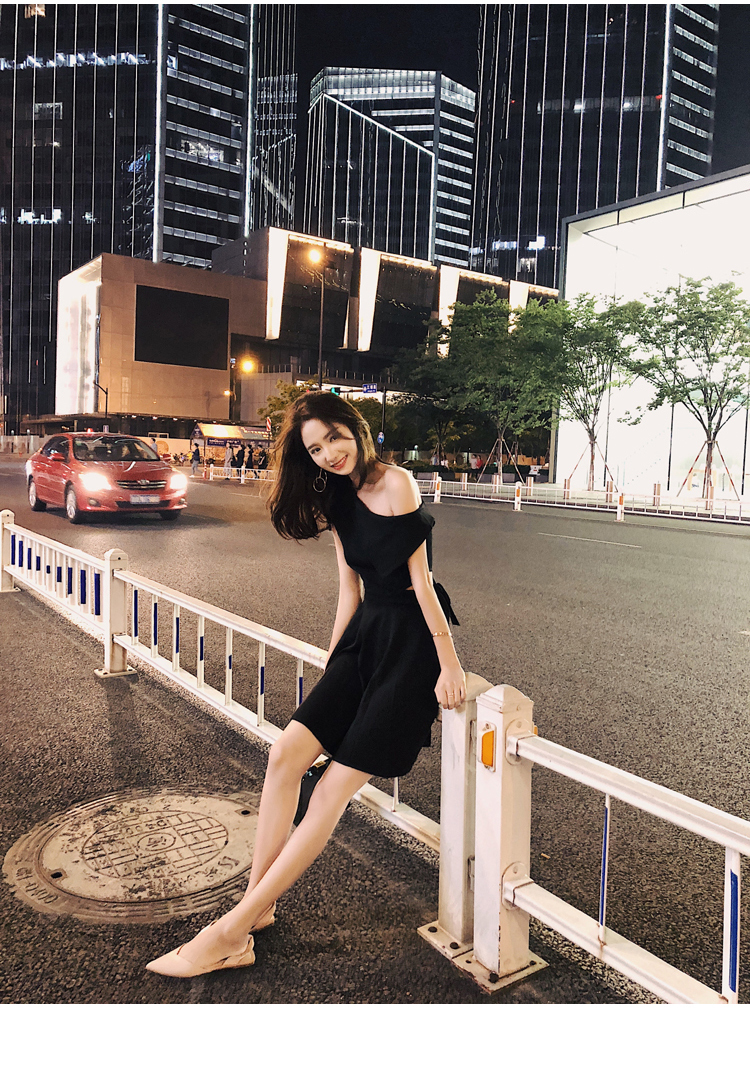 夏天度假撩人杀手锏，性感的露肩裙，风情迷人