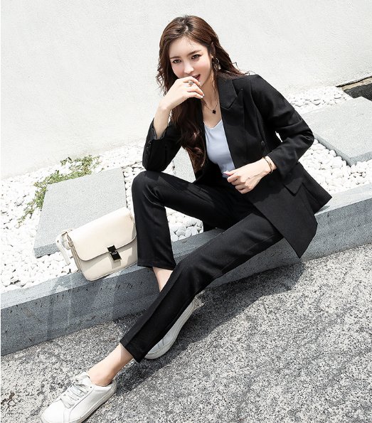 立秋过后别傻傻买裙子，学下面这些女人穿洋气套装，时髦更显美嫩