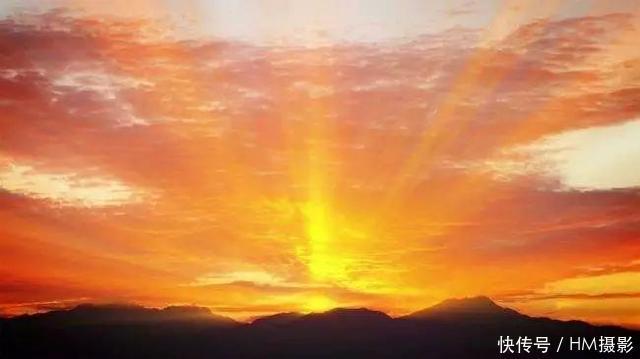 「座山峰」中国有个神奇的地方,一天3次日出,3次日落!