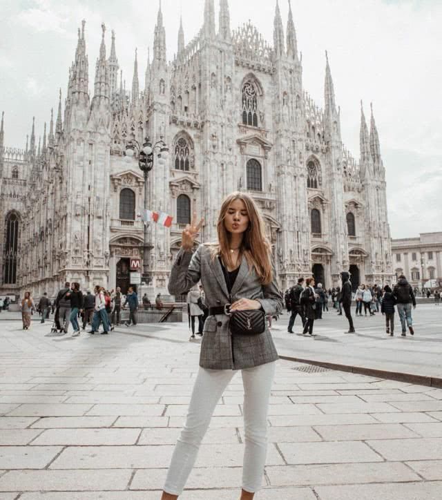  『从来不』乌克兰亿万富豪干金，相貌妖艳穿衣风格又高，从来不炫耀却喜爱炫穿衣搭配