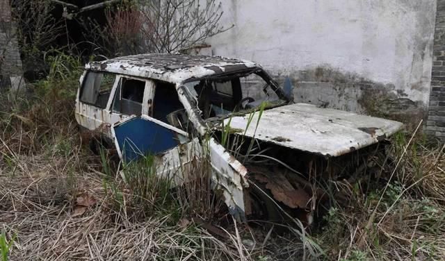 失落深山的汞矿遗址，曾经城里姑娘想嫁这里，小伙做梦都想进工厂