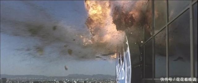 『这部』1989年,李连杰接拍这部功夫片,拍完却被嘉禾雪藏了3年才准上映