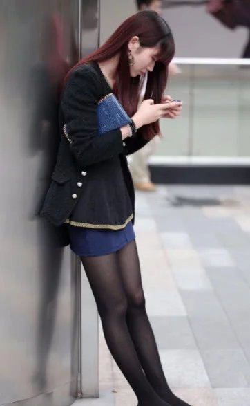 气质小姐姐紧身裤尽显迷人曲线,网友:这臀部曲线真的完美