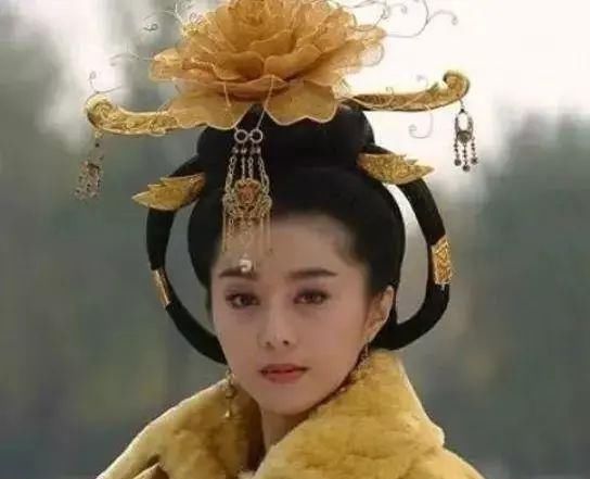 『人生转折点』心理测验假如你是皇后,你会选哪种发型测试你人生的转折点