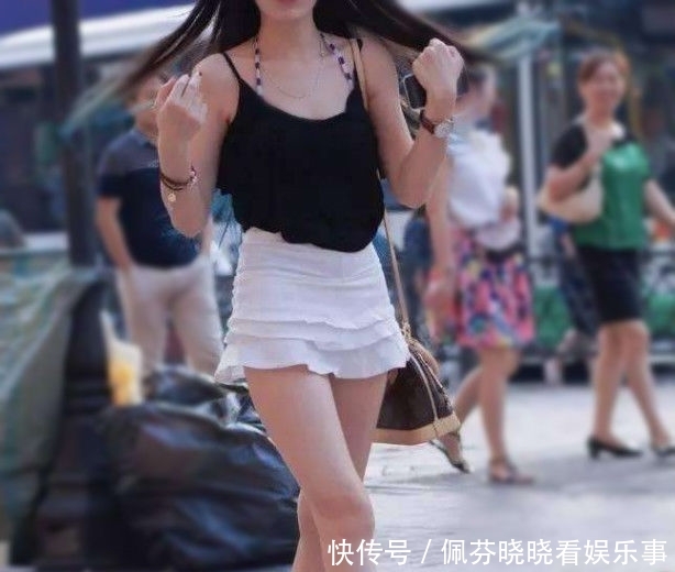 #雪纺上衣#白衬衫怎么凹造型 街拍宠儿教你白衬衫的晋级穿法