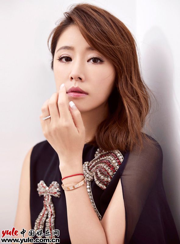 林心如驾驭酷雅魅力 黑色短裙显纤美身材