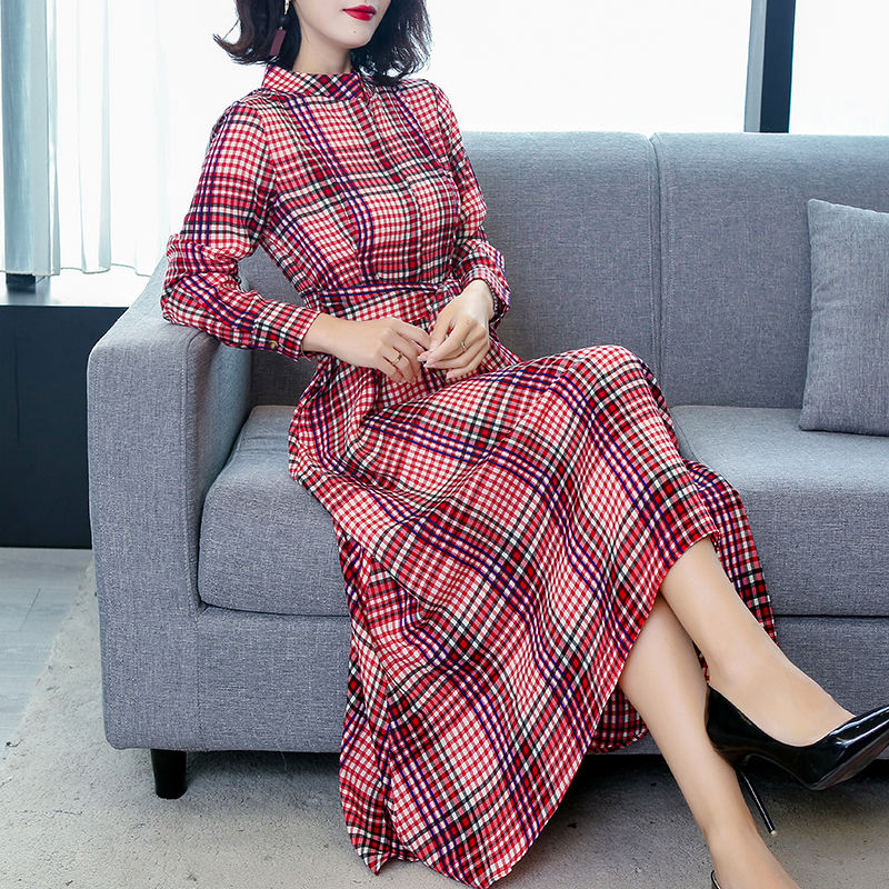 谁说60后女人不能美!秋后穿这欧版裙，配平鞋，足以美翻一条街