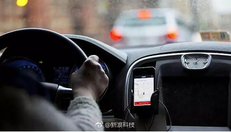 李彦宏壕发600万美元奖金、10家公司响应抵制明星天价片酬、滴滴