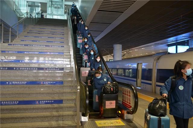  国家|第三批国家中医医疗队乘高铁火速驰援湖北