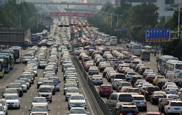 中国堵车最严重的2条高速公路，其中一条曾堵车持续20多天