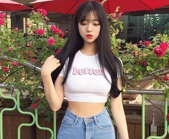  美女|街拍：潮流小姐姐小鸟依人，飘逸美丽，展现别样精彩！