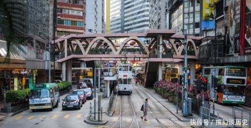  我国■千亿富豪放弃外国国籍，加入我国国籍，并且还买下香港一