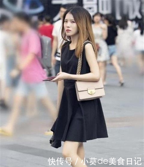 『 潇洒』穿出紧致身材!,热情时尚的街拍:飘逸潇洒的美女