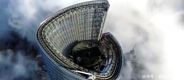 高达632米的上海中心大厦，乱风摆动幅度超过一米，你敢去玩吗