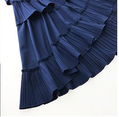 35岁左右的女人，别乱穿!学下图女人穿这“港风裙”，瞬间女神