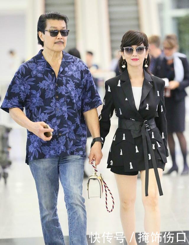 赵雅芝穿搭似少女，今63岁穿短裙逛街，另一身穿搭似30岁阿姨