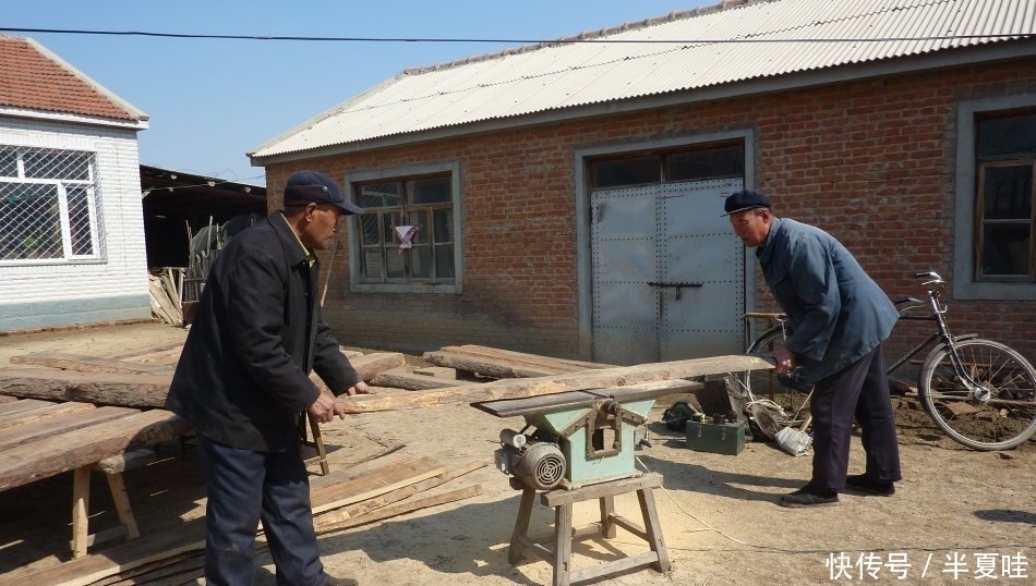  「毛钱」有人专门到农村收“碎木”，2毛钱一斤，一年赚十几万，