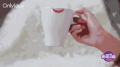 桃花宝典丨补涂口红好麻烦!这几款不脱妆口红你知道吗?