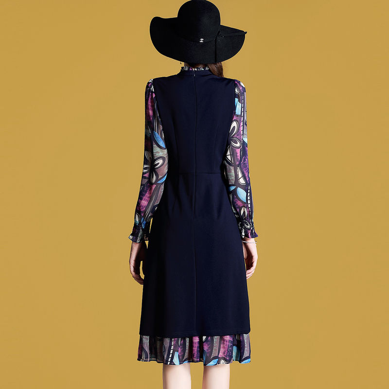 每次看到53岁小姨，都是这么年轻漂亮!原来常穿这高级裙，忒美