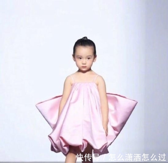  『楚楚动人』太漂亮了！董璇高云翔3岁女儿走秀，模样楚楚动人，撞脸戚薇女儿