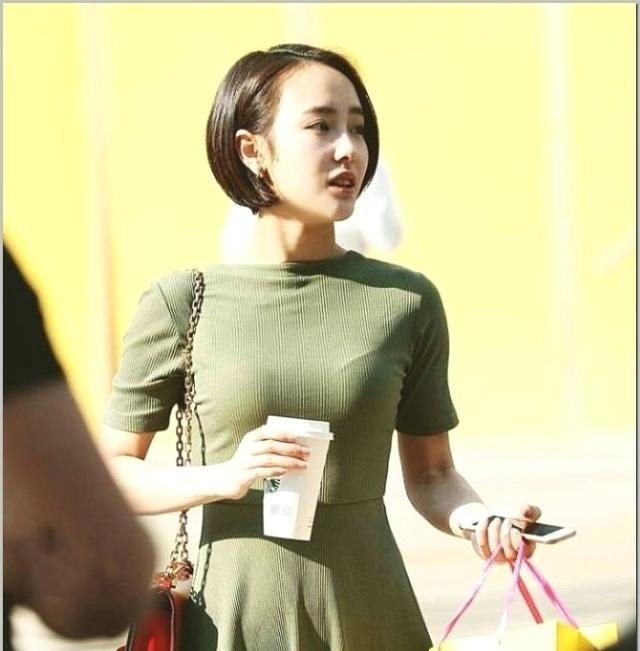  小姐姐：街拍 小姐姐的侧颜好美, 想不起来像哪个明星