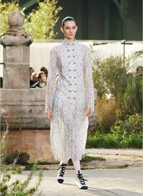  碎花：妈妈＂玩剩＂的碎花裙，竟成了90后的心头好？碎花girl准备好了吗~
