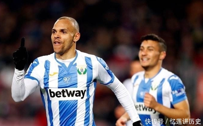 刚刚!巴萨终于官宣签下了王牌前锋,隔空给西班