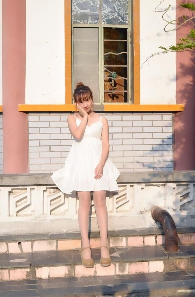 『美女』街拍校园美女,迷人的小妖精