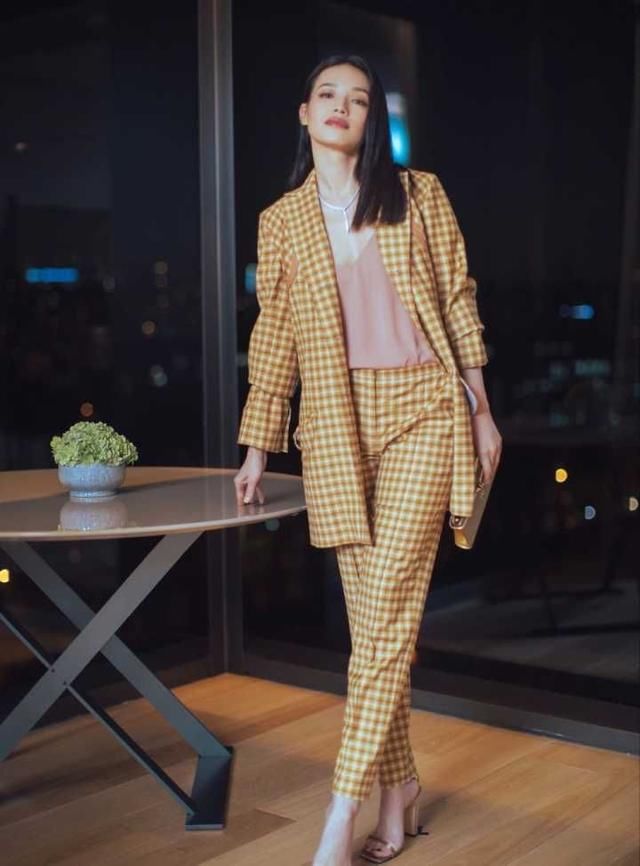 舒淇这是把“彩色窗帘”穿在了身上？顿时感觉胖了十斤！