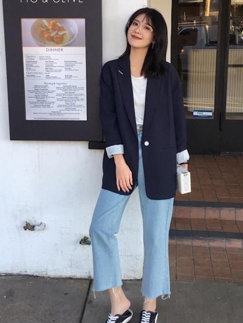  「时髦」牛仔裤怎么搭好看？穿对了就是小仙女，学会这样搭配不时髦都难！