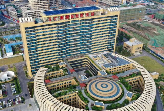 广西一建筑似巨型马桶，造价15亿，被吐糟连卷筒纸都备好了