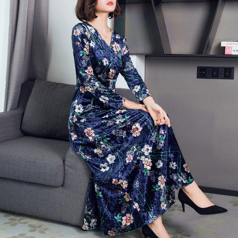 天呐，“金丝绒”秋裙终于等到了，比旗袍更显瘦，高贵奢华