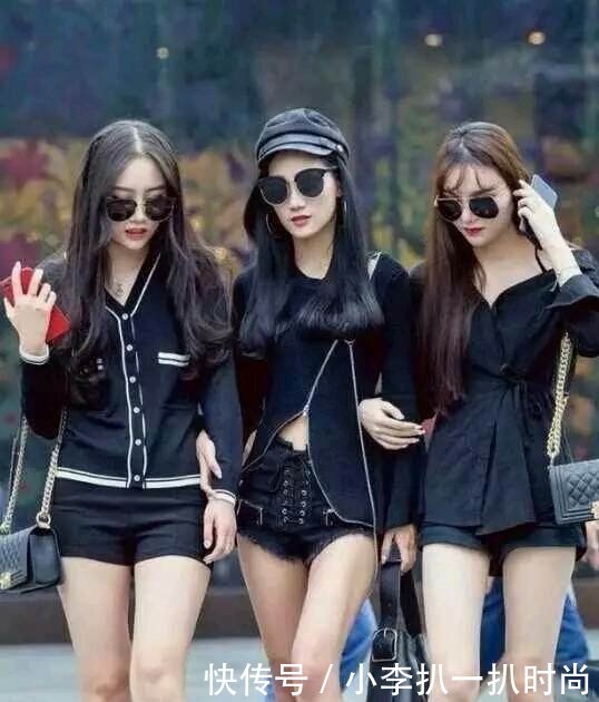 街拍性感成熟范的小姐姐，穿着清凉的装扮养眼又显瘦！