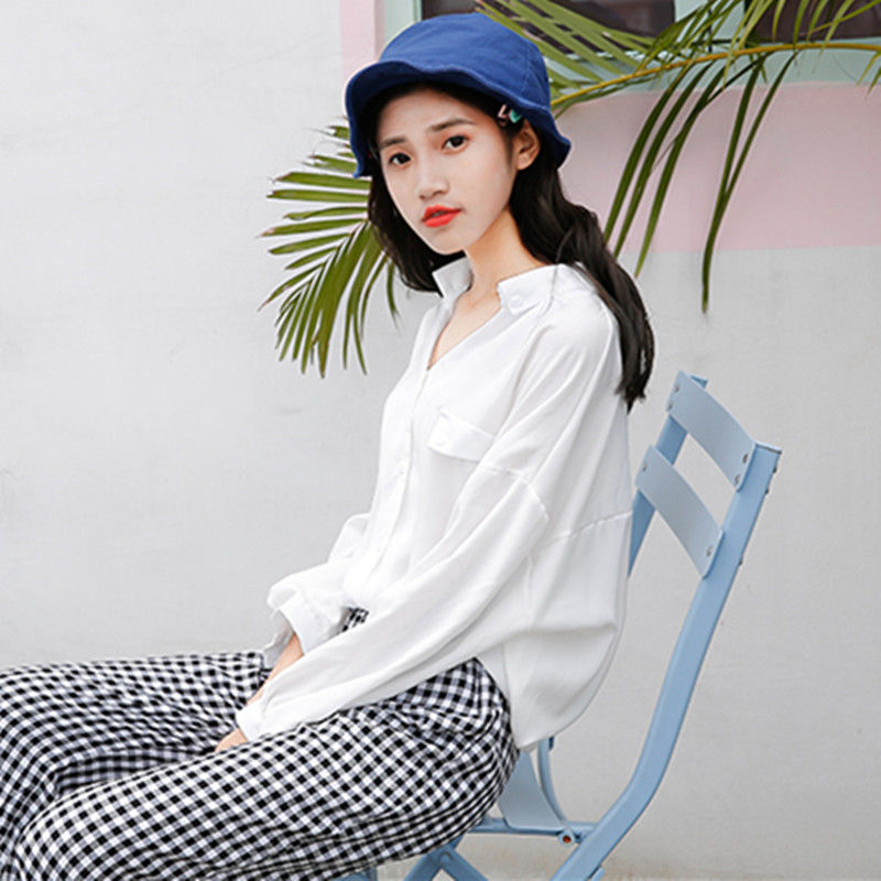 女孩子衣服不能穿的太随意，穿这样的衣服，真的是时尚又显气质