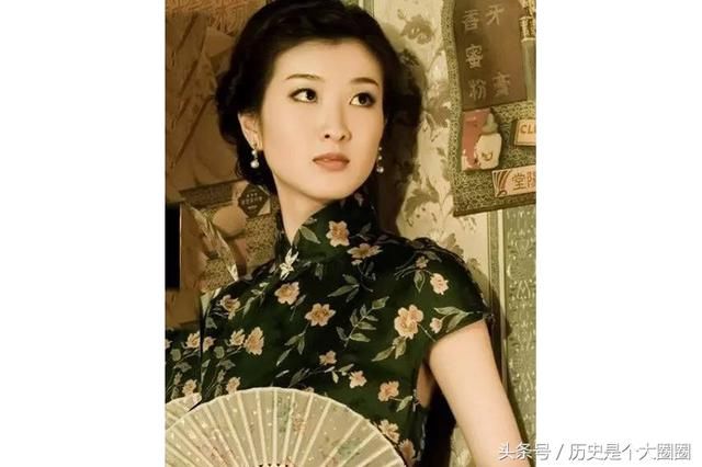古代女人既保守为什么穿开衩旗袍？真实原因很简单