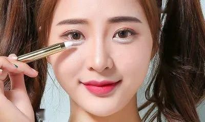  『女生』五官扁平，眼睛小，鼻子塌的女生怎么打扮才好看？