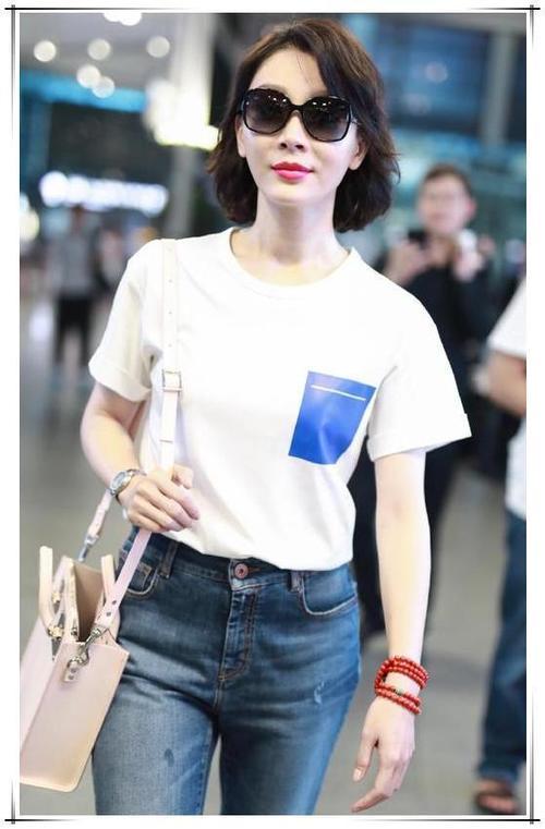 40岁女人就别乱穿了，学陈数这样，一件白T恤也能穿出高级感！