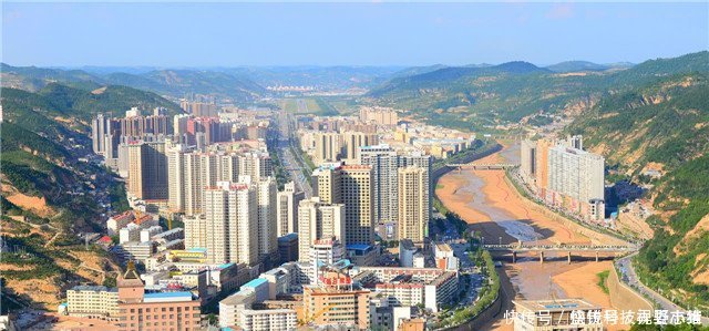 中国真正的“一线城市”，宽不足300米，削平33座山头打造一座新